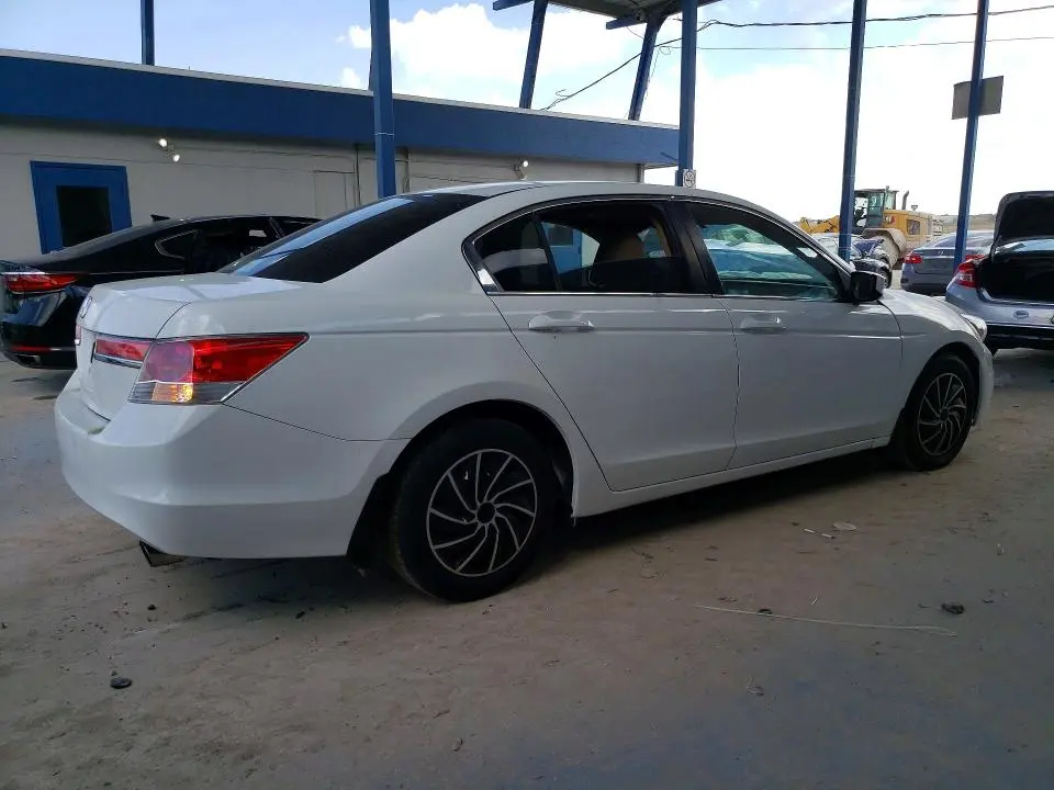 2011 HONDA ACCORD LX  