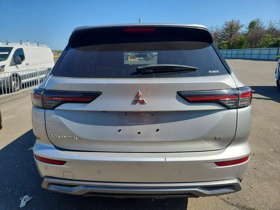 2025 MITSUBISHI OUTLANDER SE  