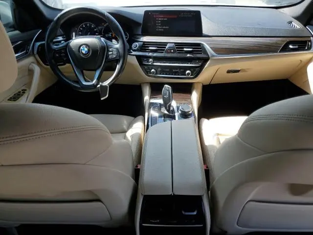 2019 BMW 530E
