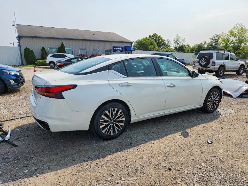 2025 NISSAN ALTIMA SV  