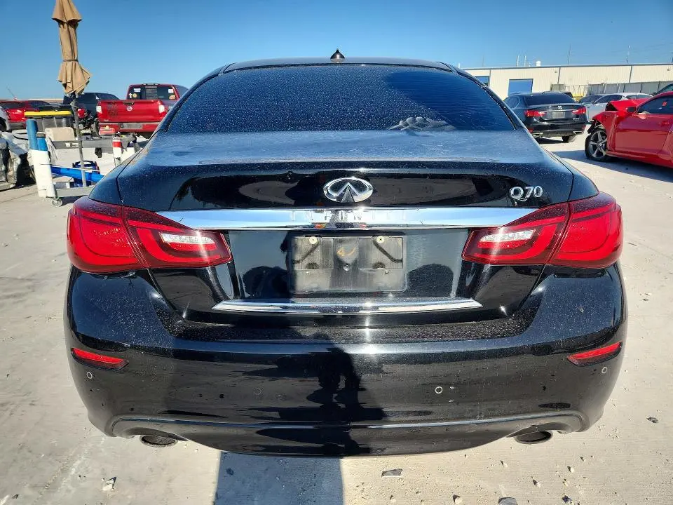 2016 INFINITI Q70 3.7  
