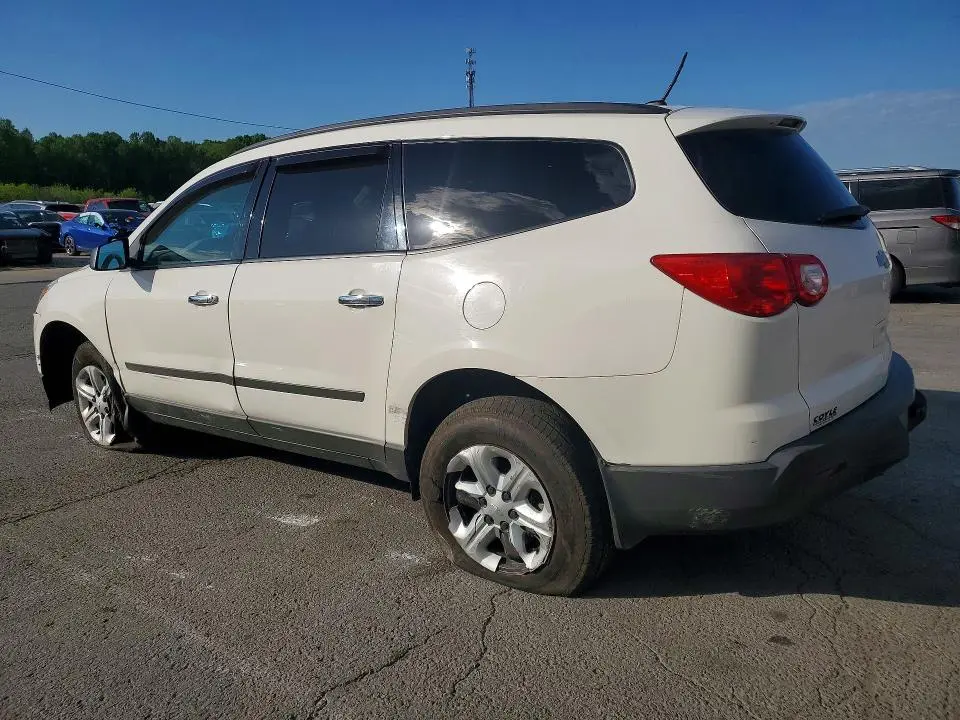 2010 CHEVROLET TRAVERSE LS  