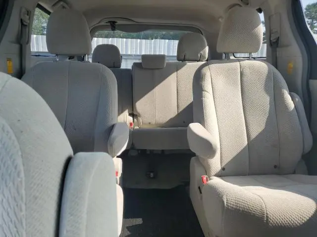 2014 TOYOTA SIENNA LE  