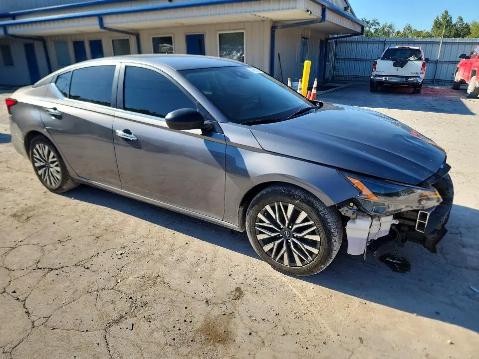 2024 NISSAN ALTIMA SV  