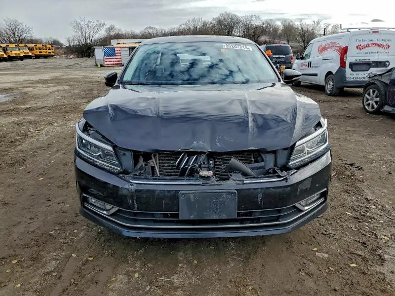 2018 VOLKSWAGEN PASSAT SE  