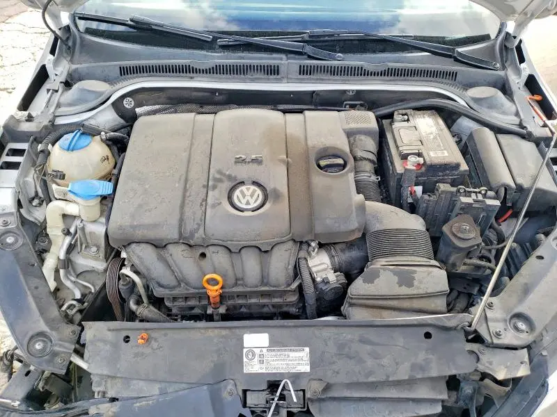 2011 VOLKSWAGEN JETTA SE  