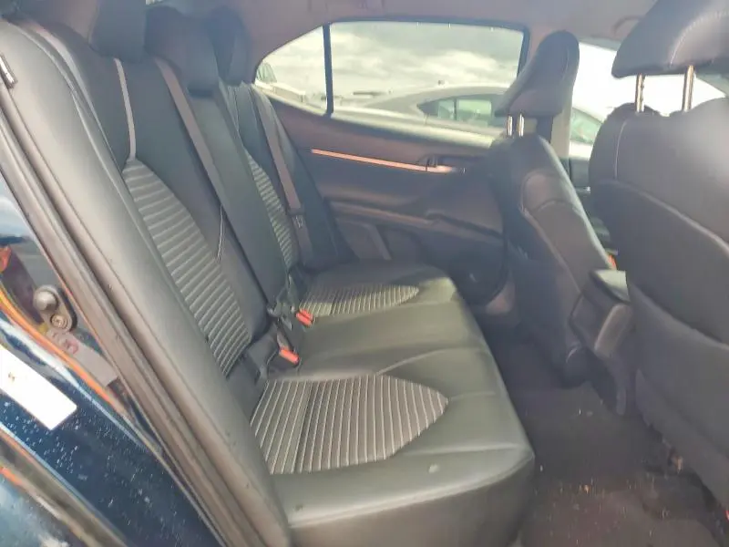 2019 TOYOTA CAMRY SE  