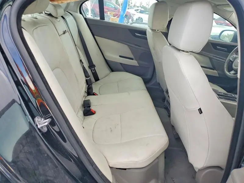 2018 JAGUAR XE PREMIUM  