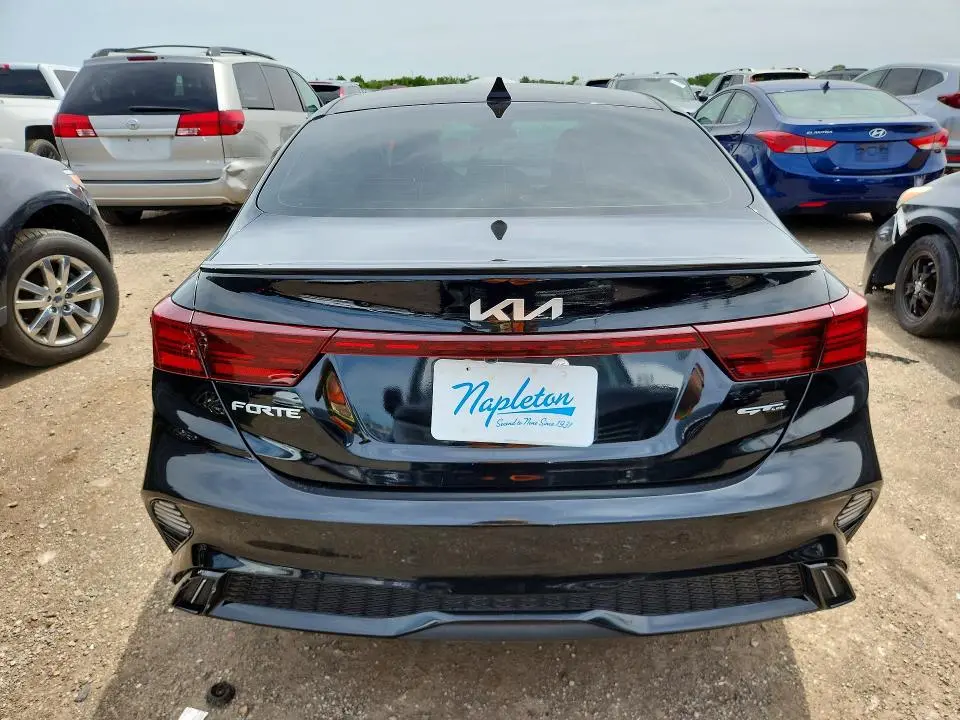 2024 KIA FORTE GT LINE  