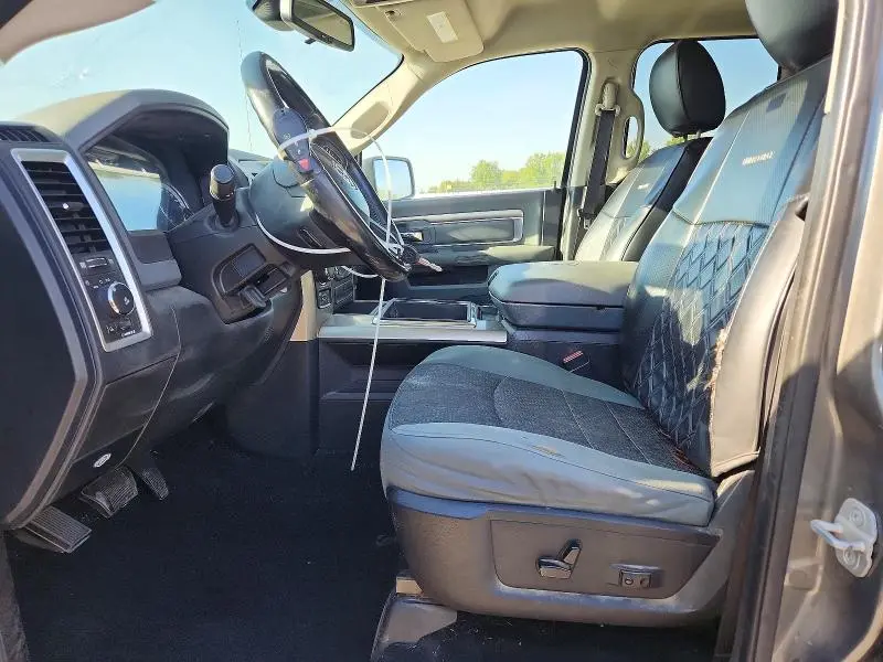 2013 RAM 1500 SLT  