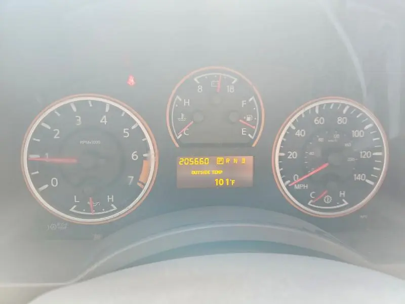 2011 NISSAN TITAN SV  