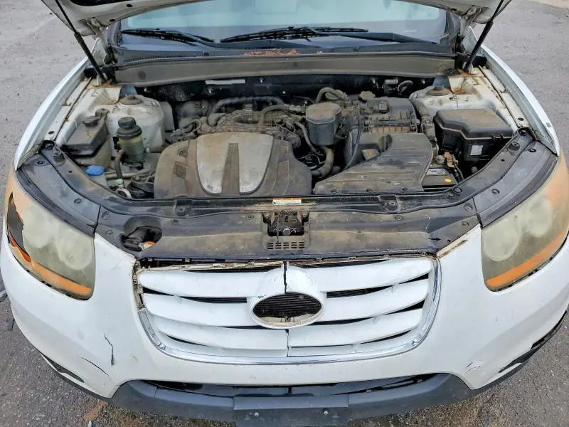 2011 HYUNDAI SANTA FE SE  