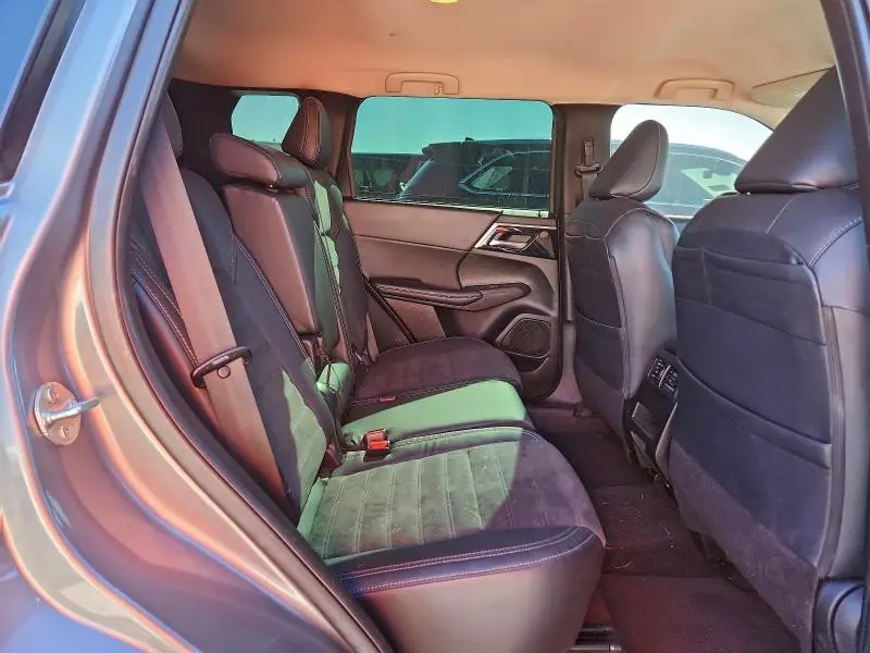 2022 MITSUBISHI OUTLANDER SE  