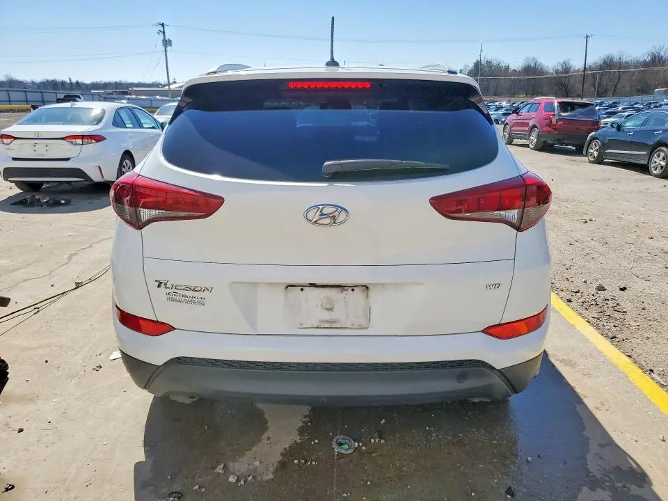 2017 HYUNDAI TUCSON SE  