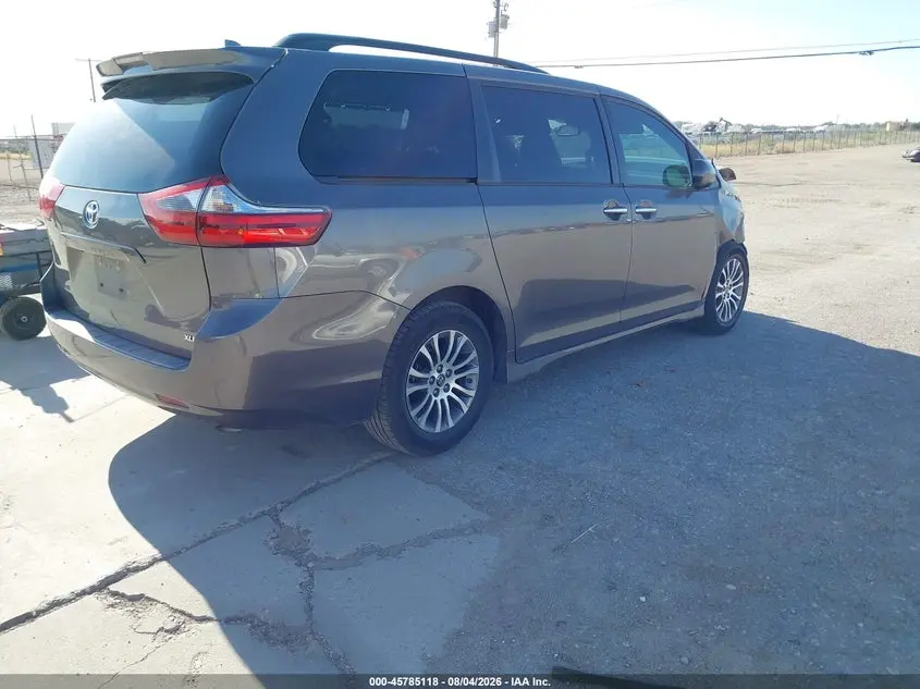 2020 TOYOTA SIENNA XLE