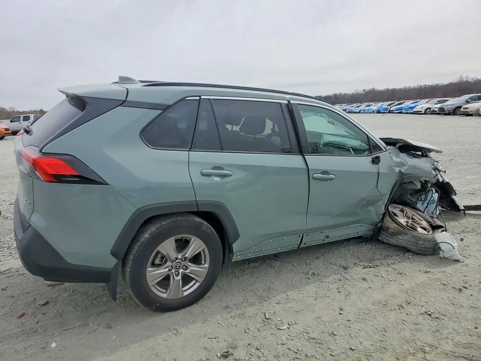 2023 TOYOTA RAV4 XLE  