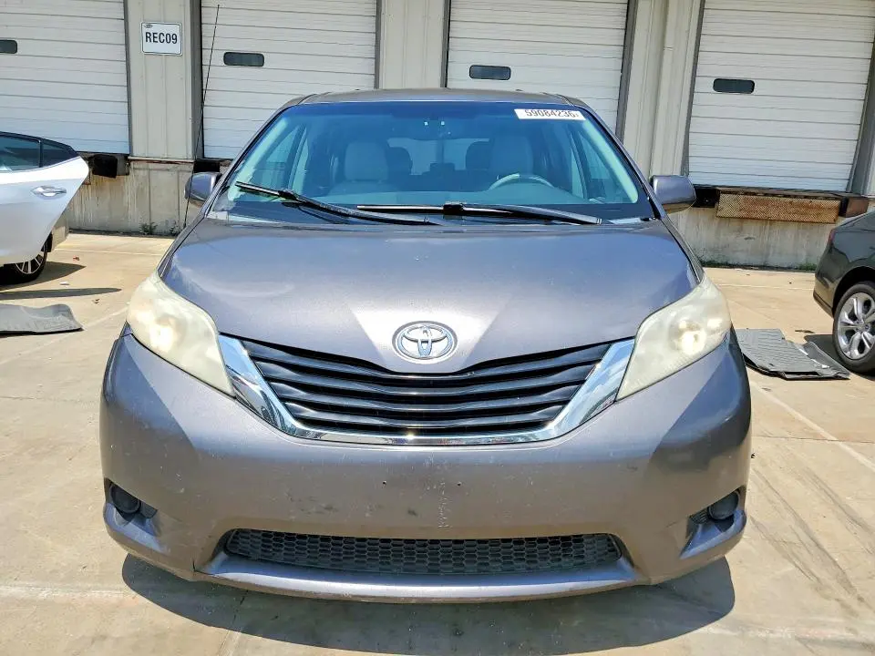 2011 TOYOTA SIENNA LE  