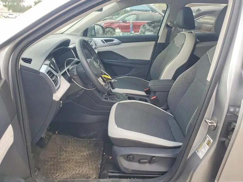 2025 VOLKSWAGEN TAOS SE  