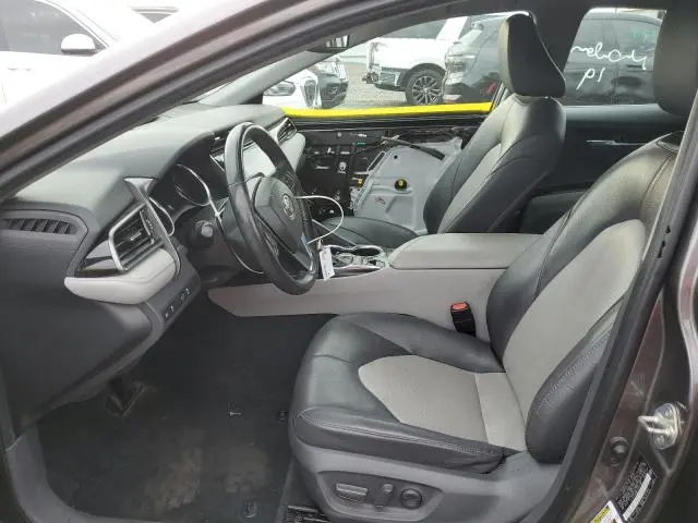 2020 TOYOTA CAMRY XLE  