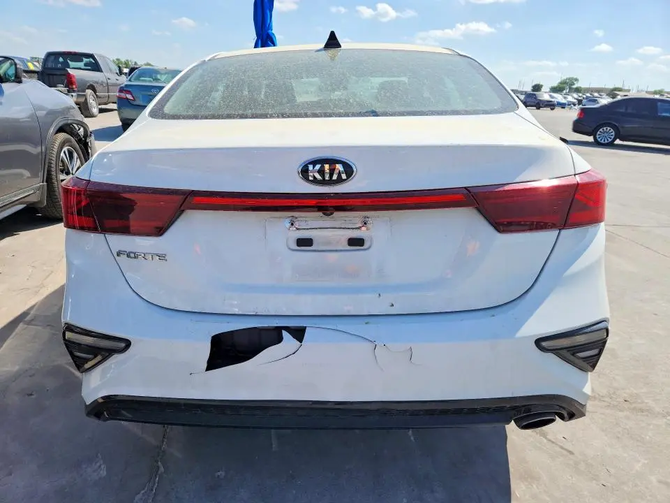 2021 KIA FORTE LXS  
