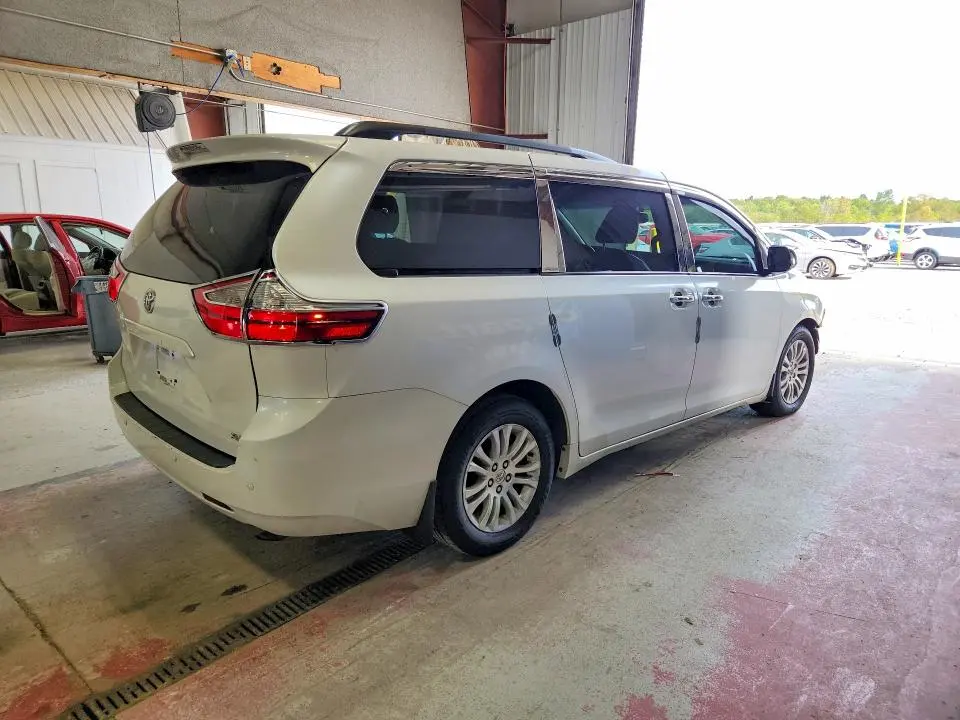 2015 TOYOTA SIENNA XLE 8-PASSENGER  