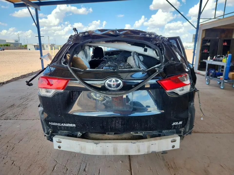 2019 TOYOTA HIGHLANDER XLE  