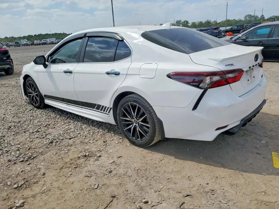 2021 TOYOTA CAMRY SE  