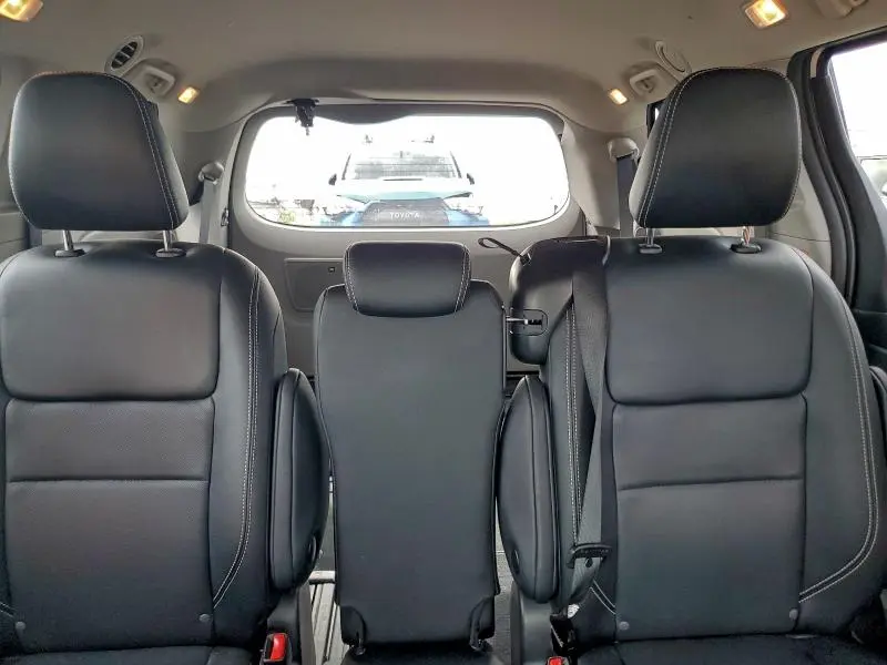 2020 TOYOTA SIENNA SE  