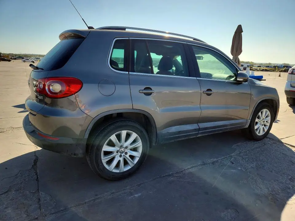 2010 VOLKSWAGEN TIGUAN S  