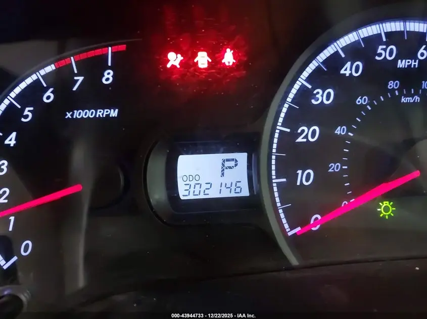 2011 TOYOTA SIENNA LE V6