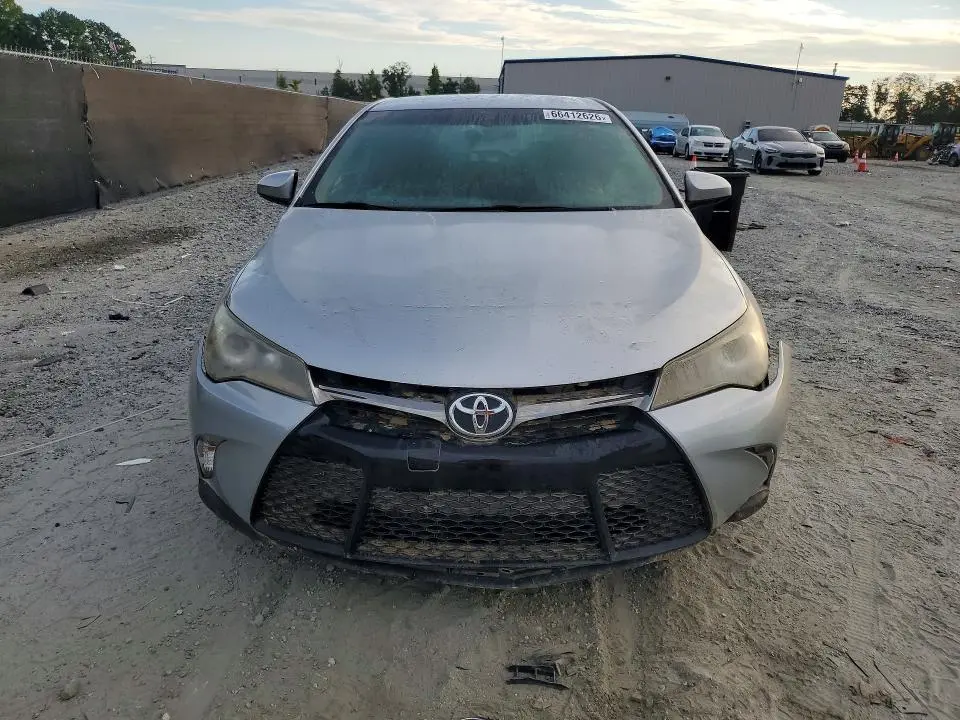 2016 TOYOTA CAMRY SE  