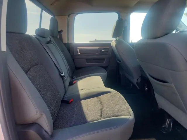 2016 RAM 1500 SLT  