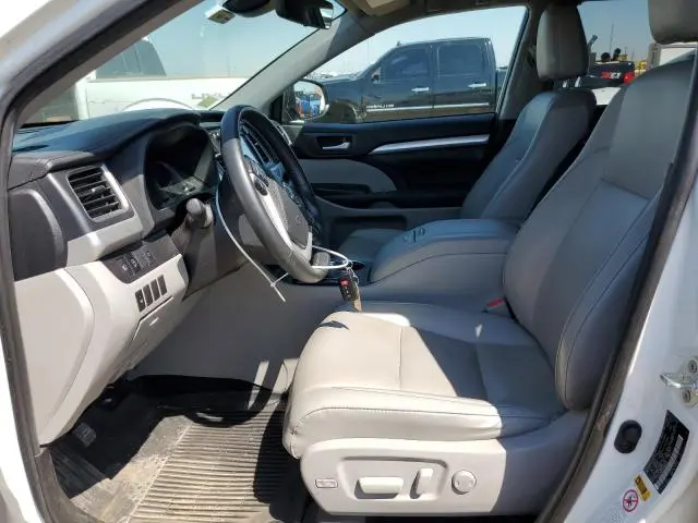 2019 TOYOTA HIGHLANDER SE  