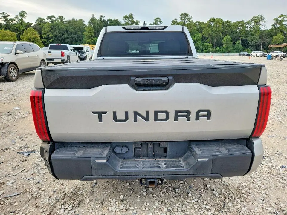 2022 TOYOTA TUNDRA SR5  