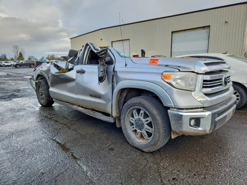 2016 TOYOTA TUNDRA CREWMAX SR5  