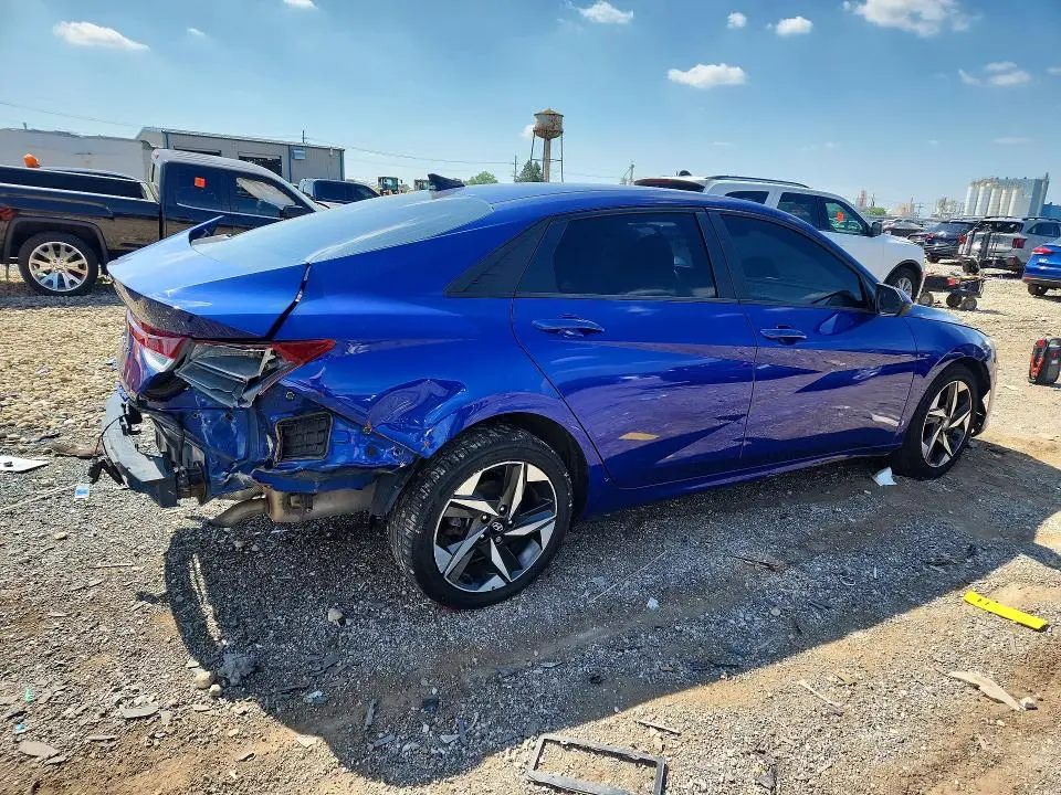 2023 HYUNDAI ELANTRA SEL  
