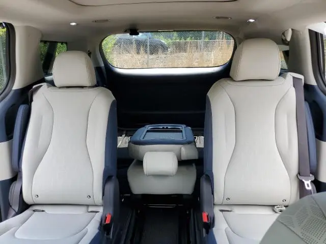 2025 KIA CARNIVAL SX  