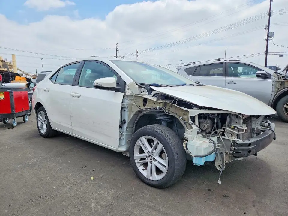2018 TOYOTA COROLLA SE  
