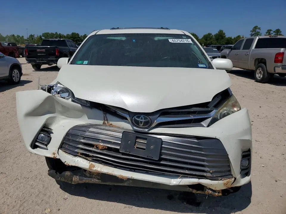 2020 TOYOTA SIENNA XLE 8-PASSENGER  