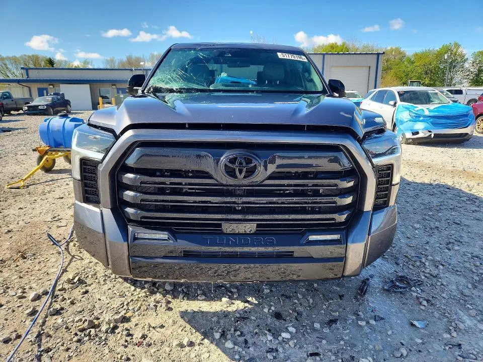 2025 TOYOTA TUNDRA SR5  
