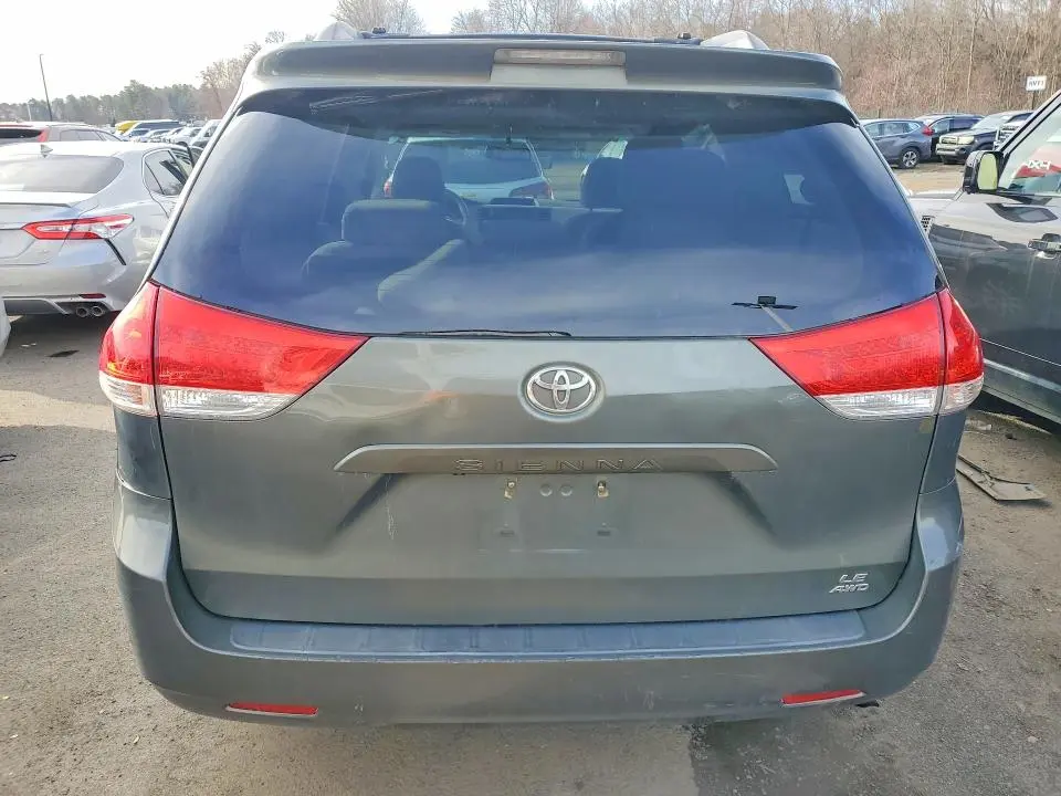 2013 TOYOTA SIENNA LE 7-PASSENGER  