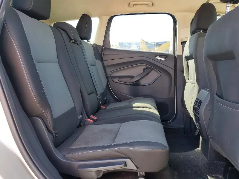 2017 FORD ESCAPE SE  