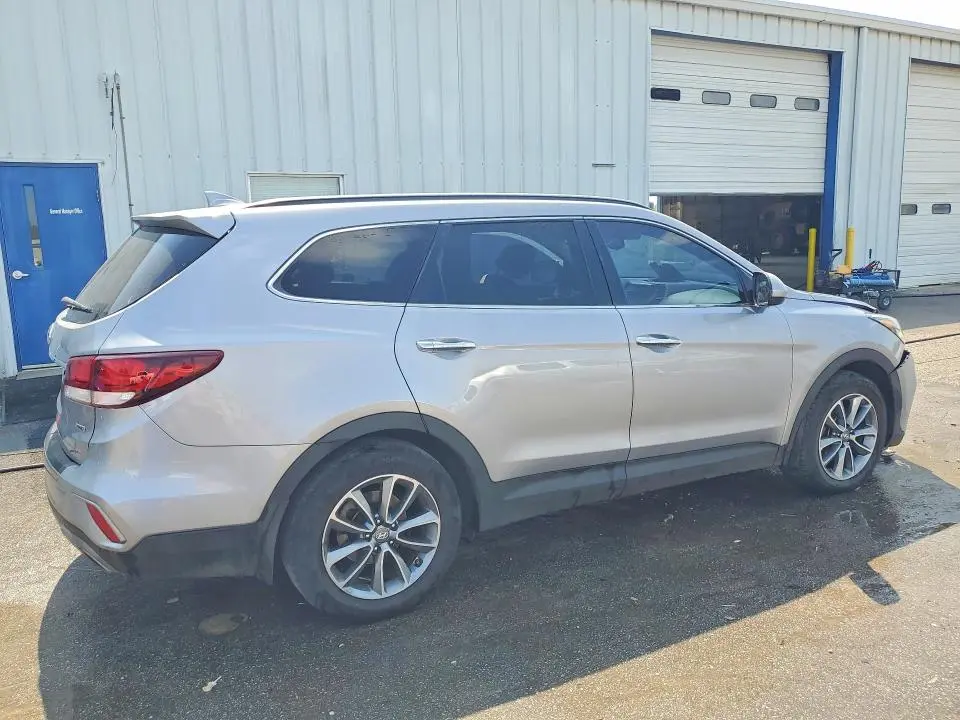 2018 HYUNDAI SANTA FE SE  