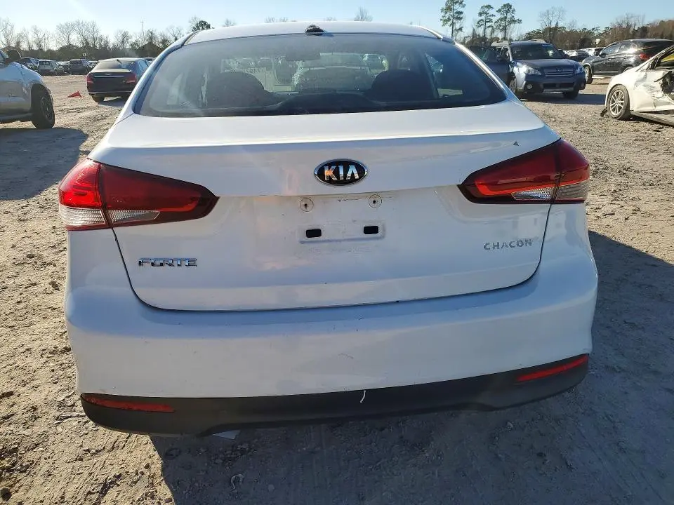 2017 KIA FORTE LX  