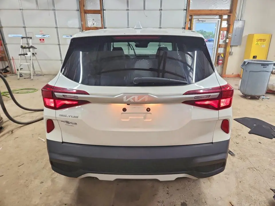 2023 KIA SELTOS LX  