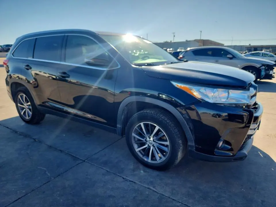 2019 TOYOTA HIGHLANDER XLE  
