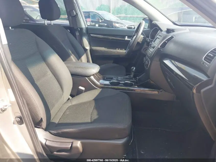 2014 KIA SORENTO LX