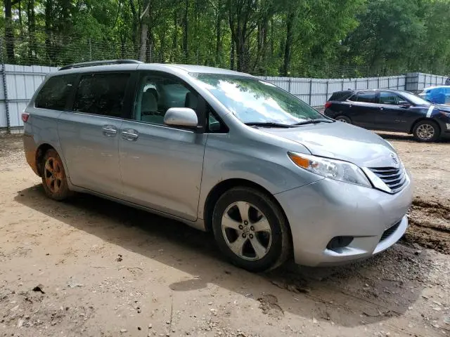2017 TOYOTA SIENNA LE
