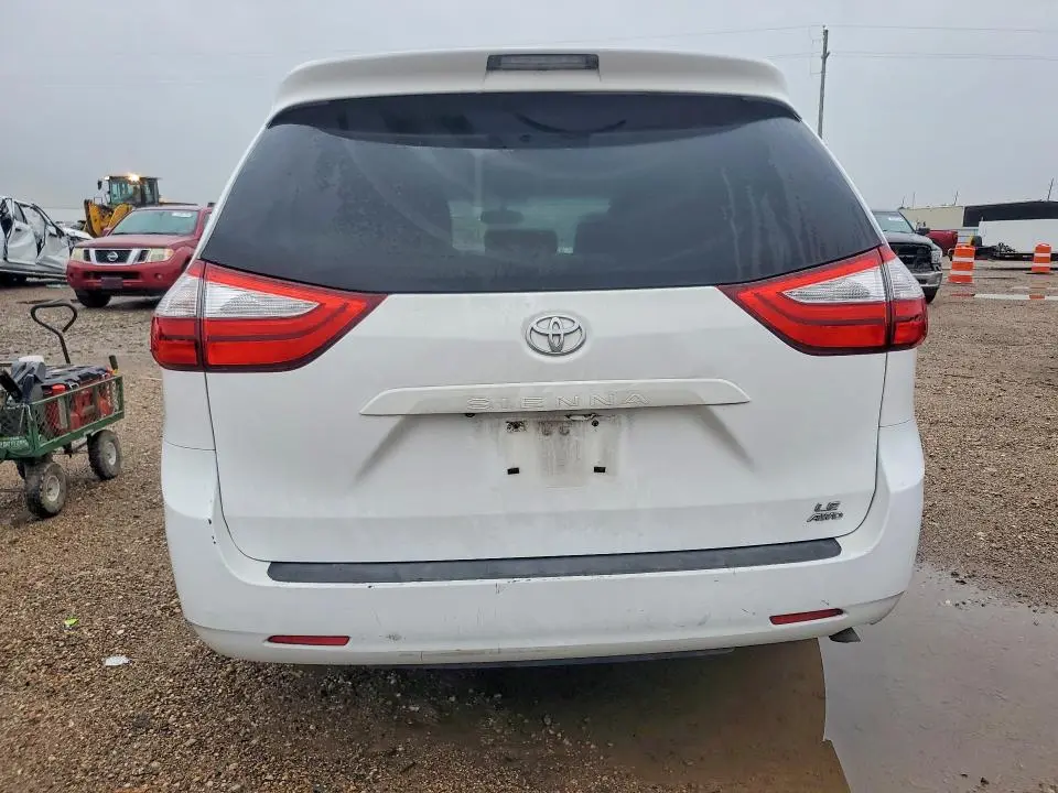 2015 TOYOTA SIENNA LE 7-PASSENGER  