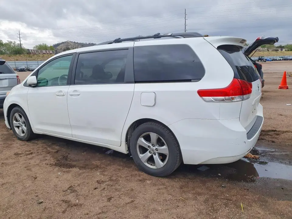 2014 TOYOTA SIENNA   